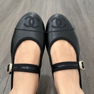 CHANEL CC LOGO BLACK LEATHER MARYJANE BALLET FLATS SHOES GOLD BUCKLE 38